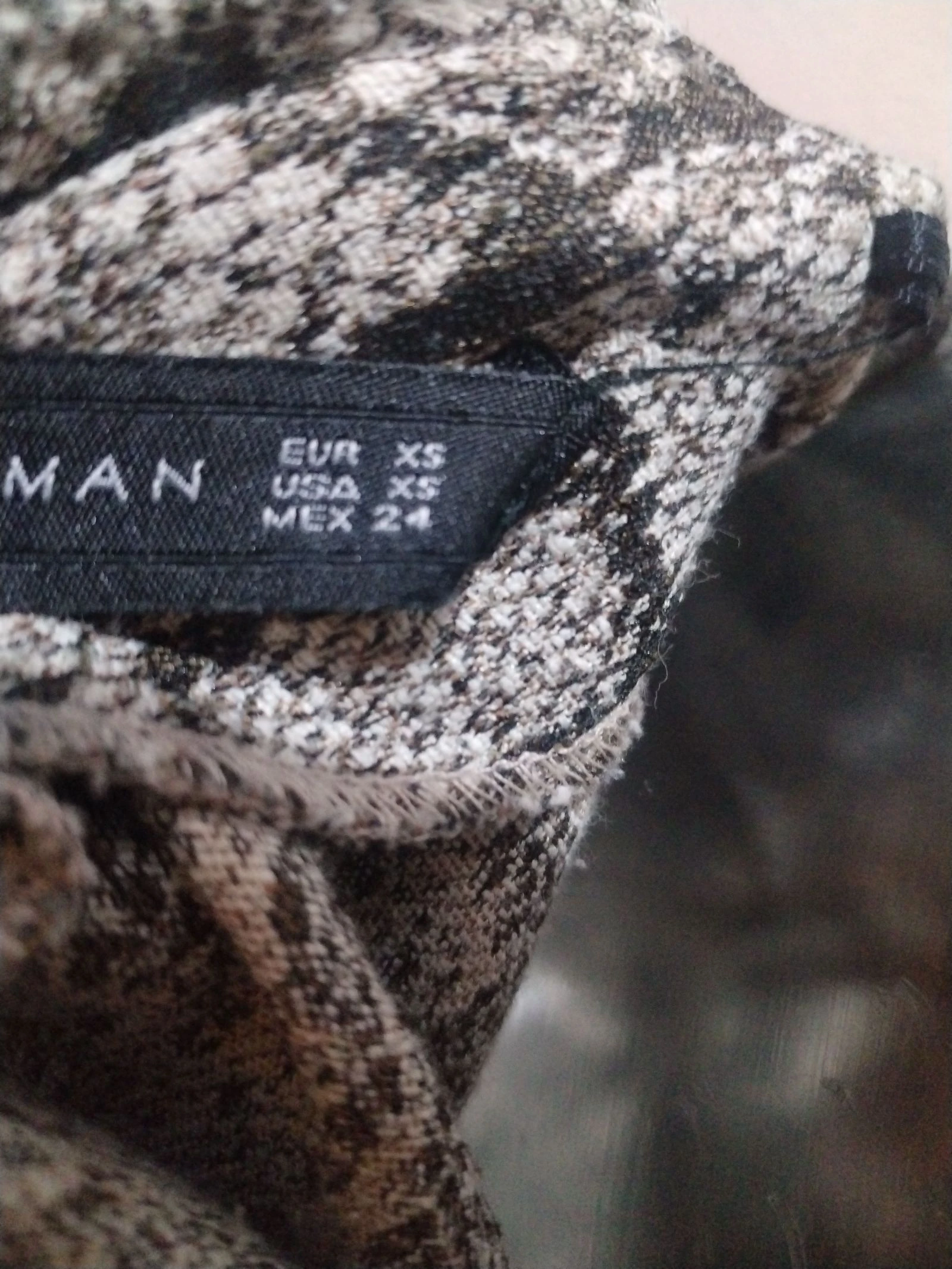 Vestido de verano de Zara con un estampado de serpiente o de cocodrilo – photo 7